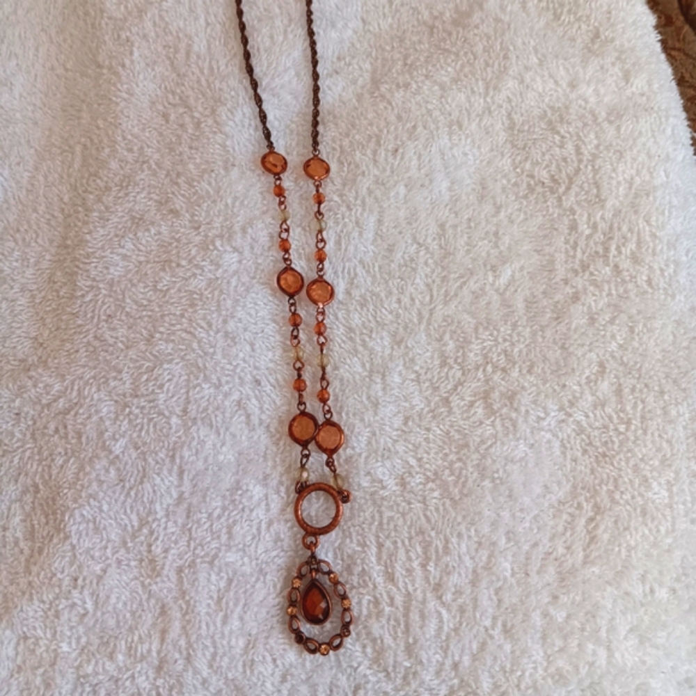 Elegant Gold Necklace with Intricate Design